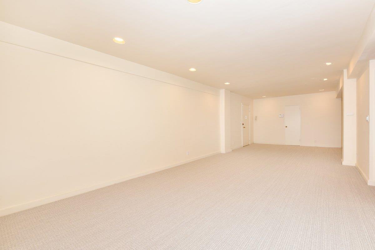 15 Hill Park Avenue # 2-C, Great Neck, NY 11021