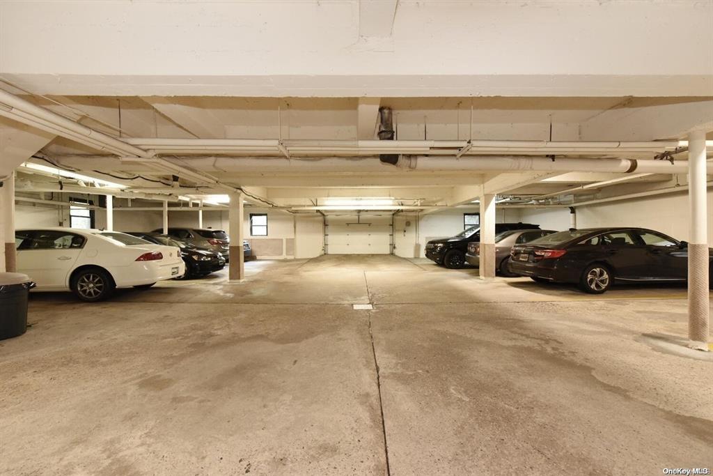 15 Hill Park Avenue # 2-C, Great Neck, NY 11021