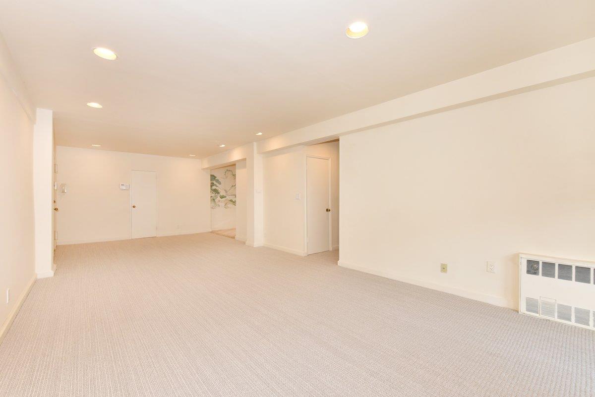 15 Hill Park Avenue # 2-C, Great Neck, NY 11021