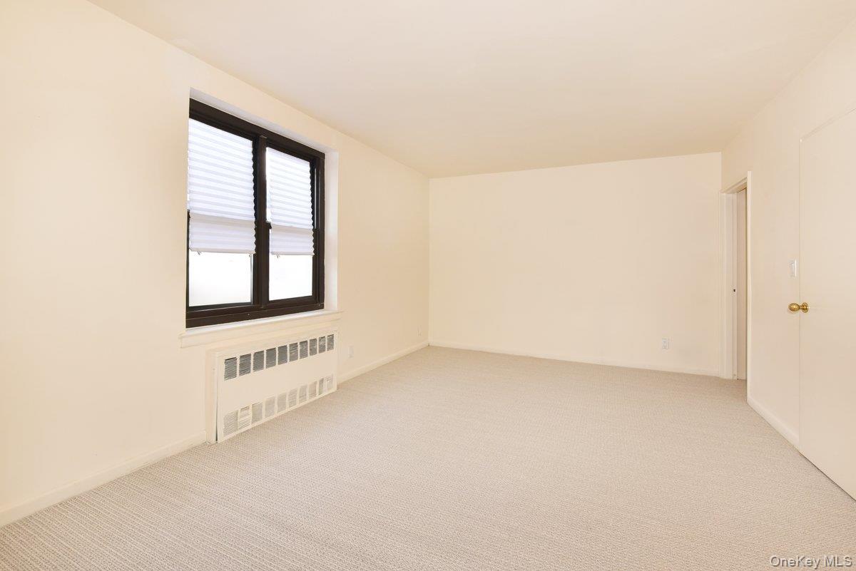 15 Hill Park Avenue # 2-C, Great Neck, NY 11021