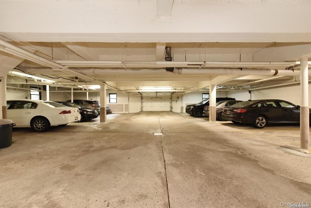 15 Hill Park Avenue # 2-C, Great Neck, NY 11021