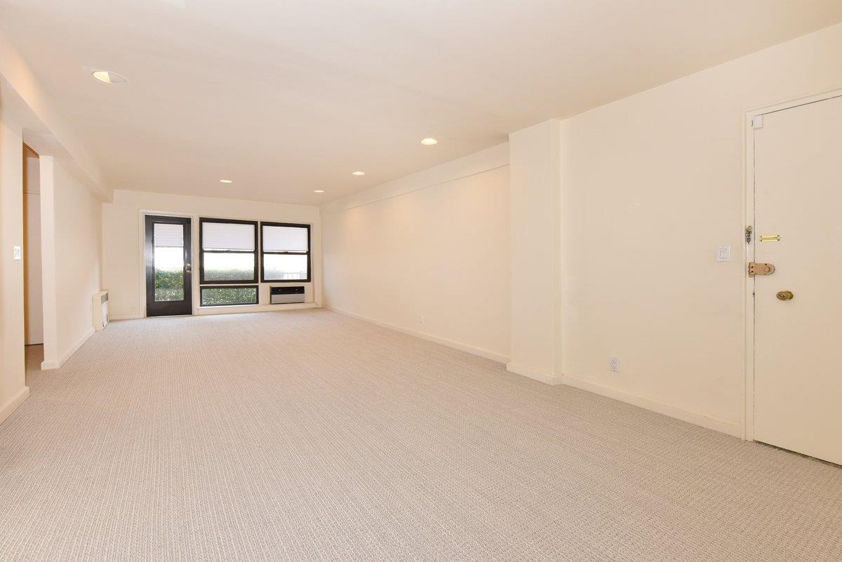 15 Hill Park Avenue # 2-C, Great Neck, NY 11021