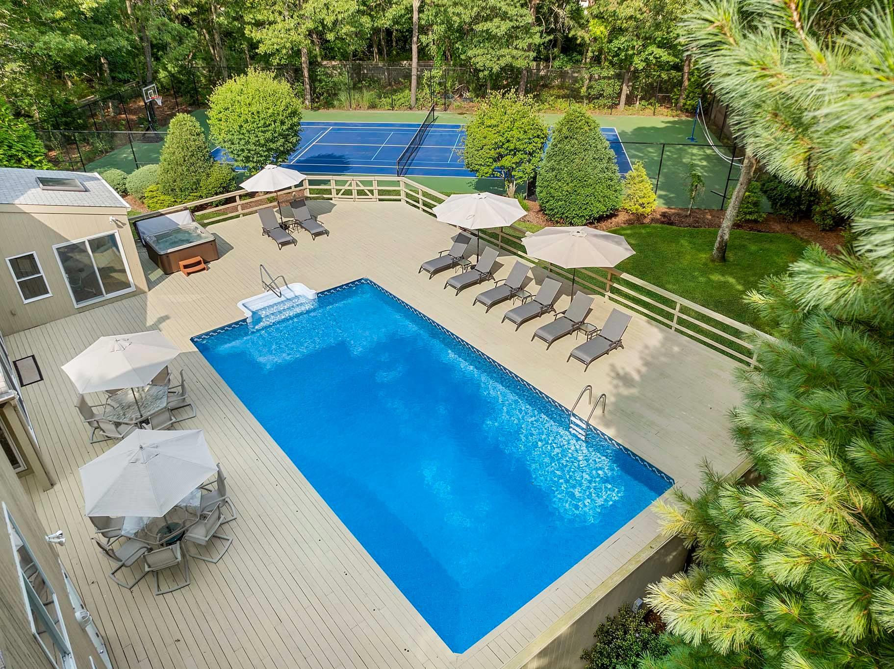 1 Blue Jay Way, East Quogue, NY 11942