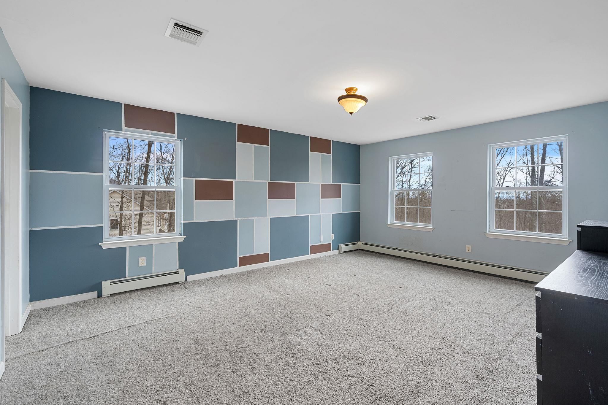 38 Dakota Court, Bloomingburg, NY 12721