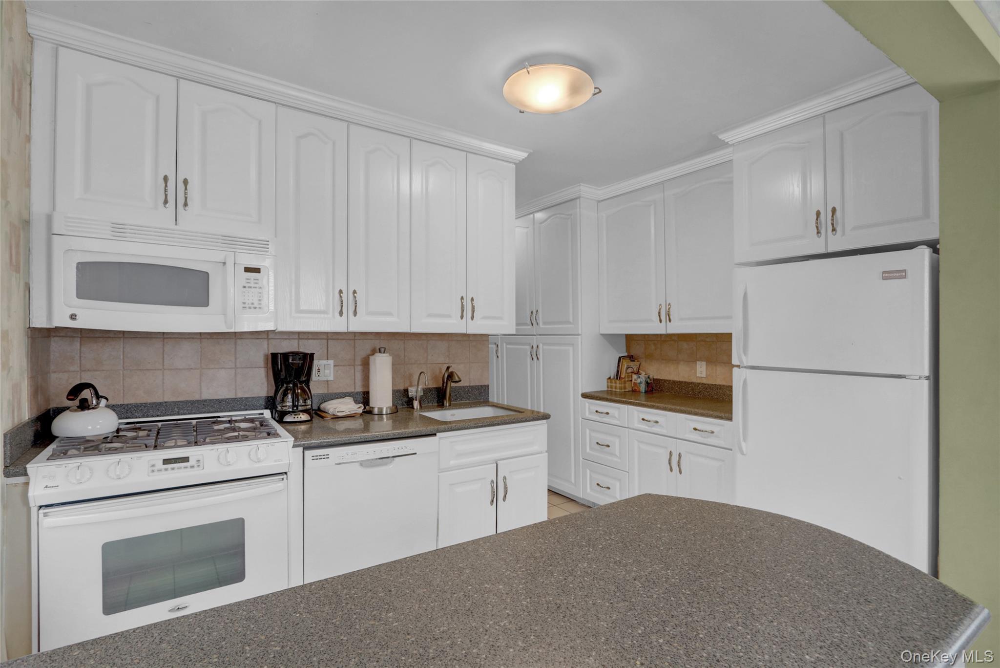 120 Morris Avenue # B17, Rockville Centre, NY 11570