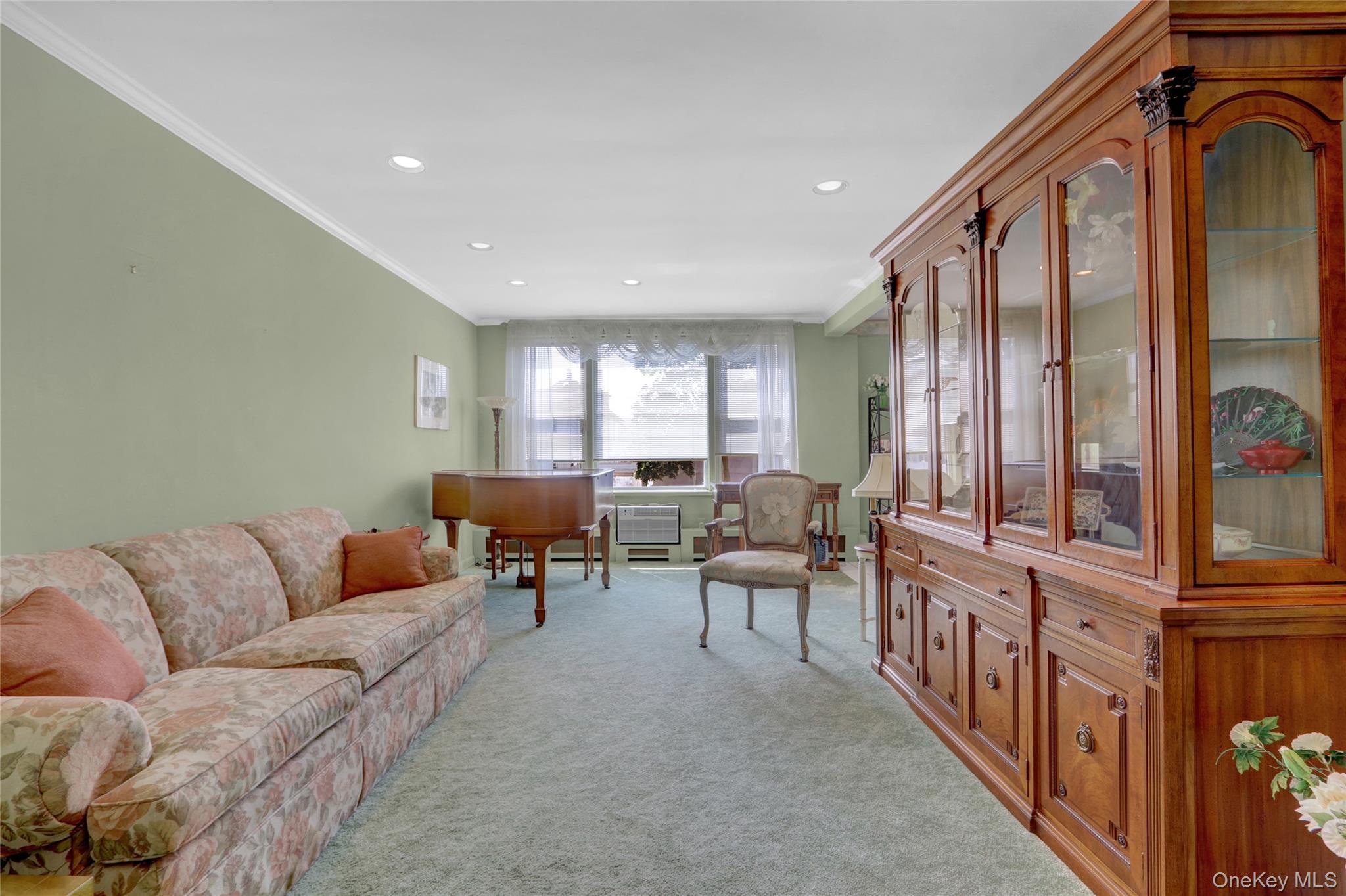 120 Morris Avenue # B17, Rockville Centre, NY 11570