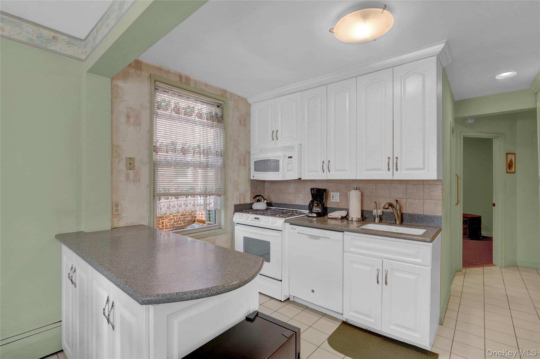 120 Morris Avenue # B17, Rockville Centre, NY 11570