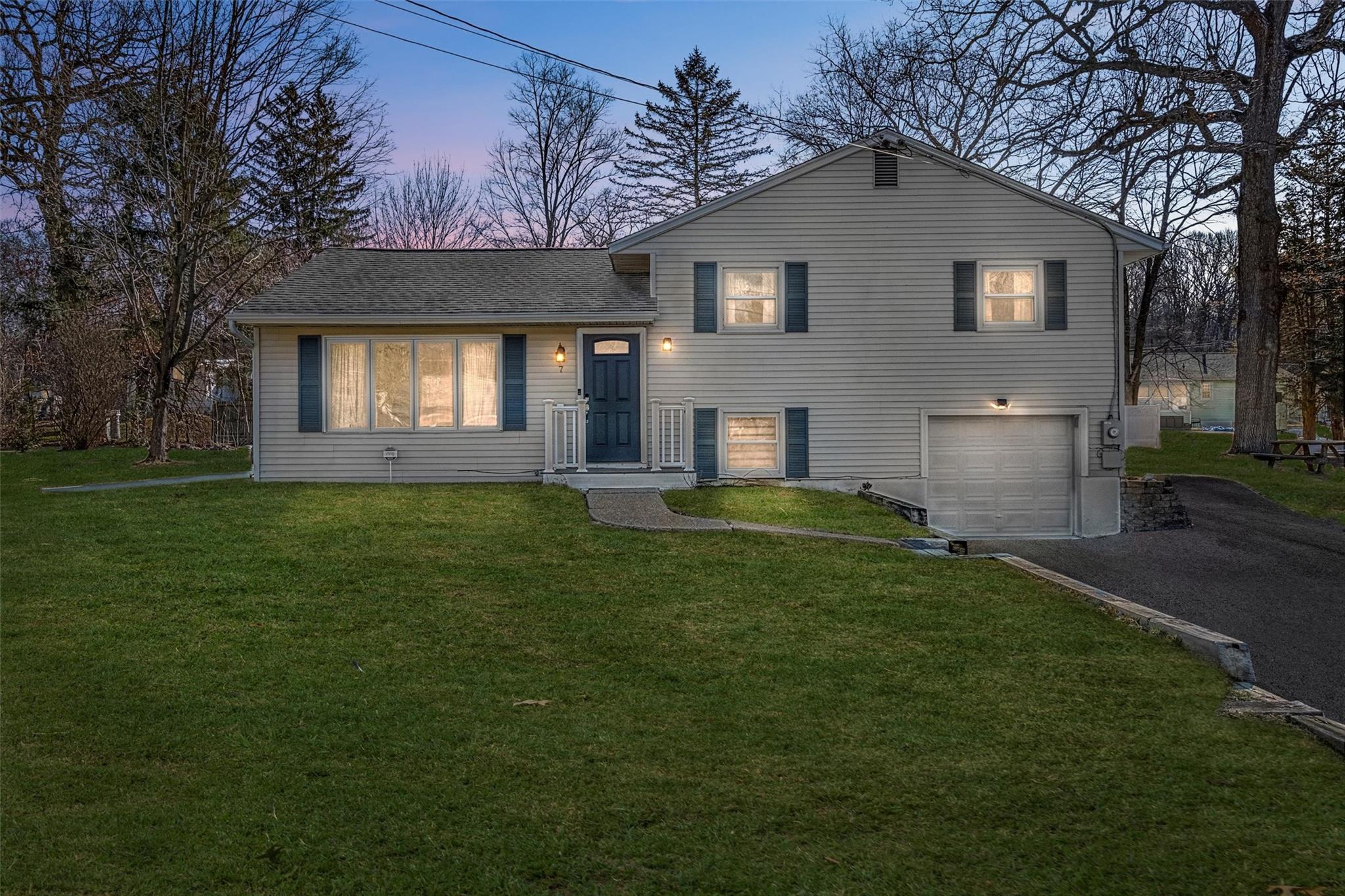 7 Flamingo Drive, Newburgh, NY 12550