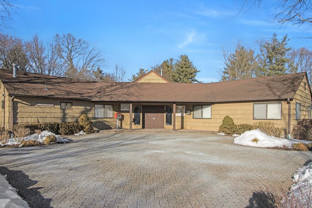 18 Eagle Ridge Way, Nanuet, NY 10954