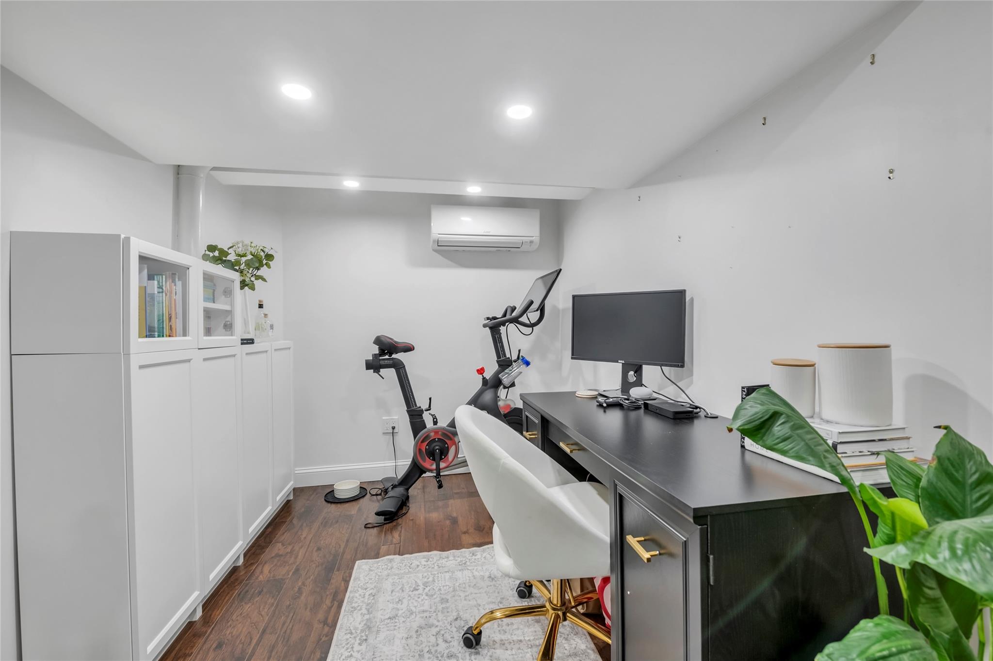 69-29 213 Street # A, Bayside, NY 11364