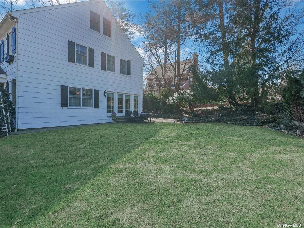 7 The Locusts, Roslyn Estates, NY 11576