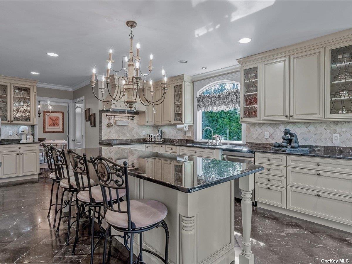 7 The Locusts, Roslyn Estates, NY 11576