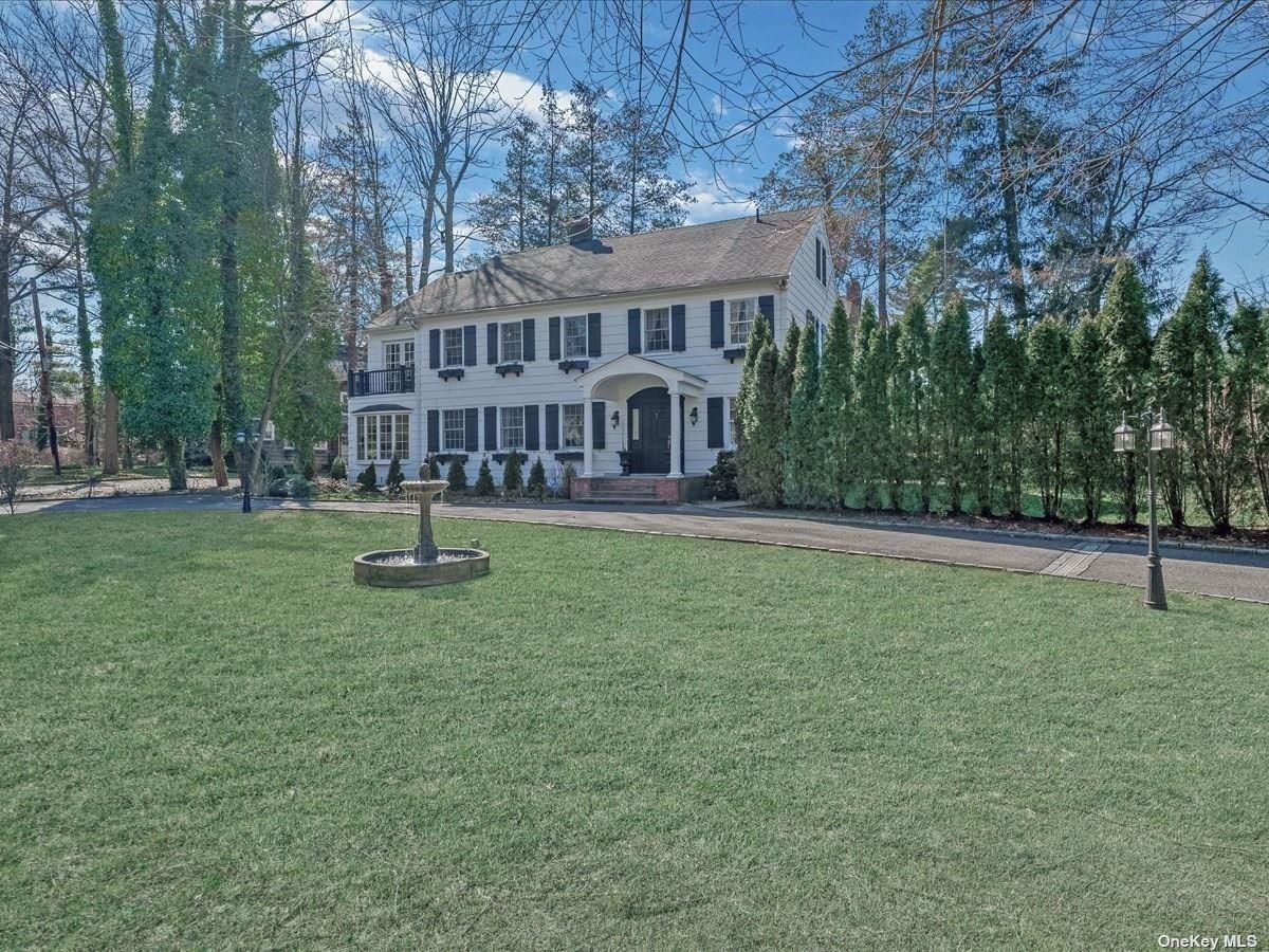 7 The Locusts, Roslyn Estates, NY 11576