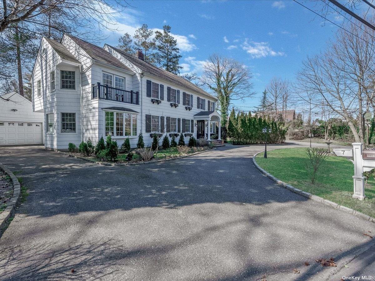 7 The Locusts, Roslyn Estates, NY 11576
