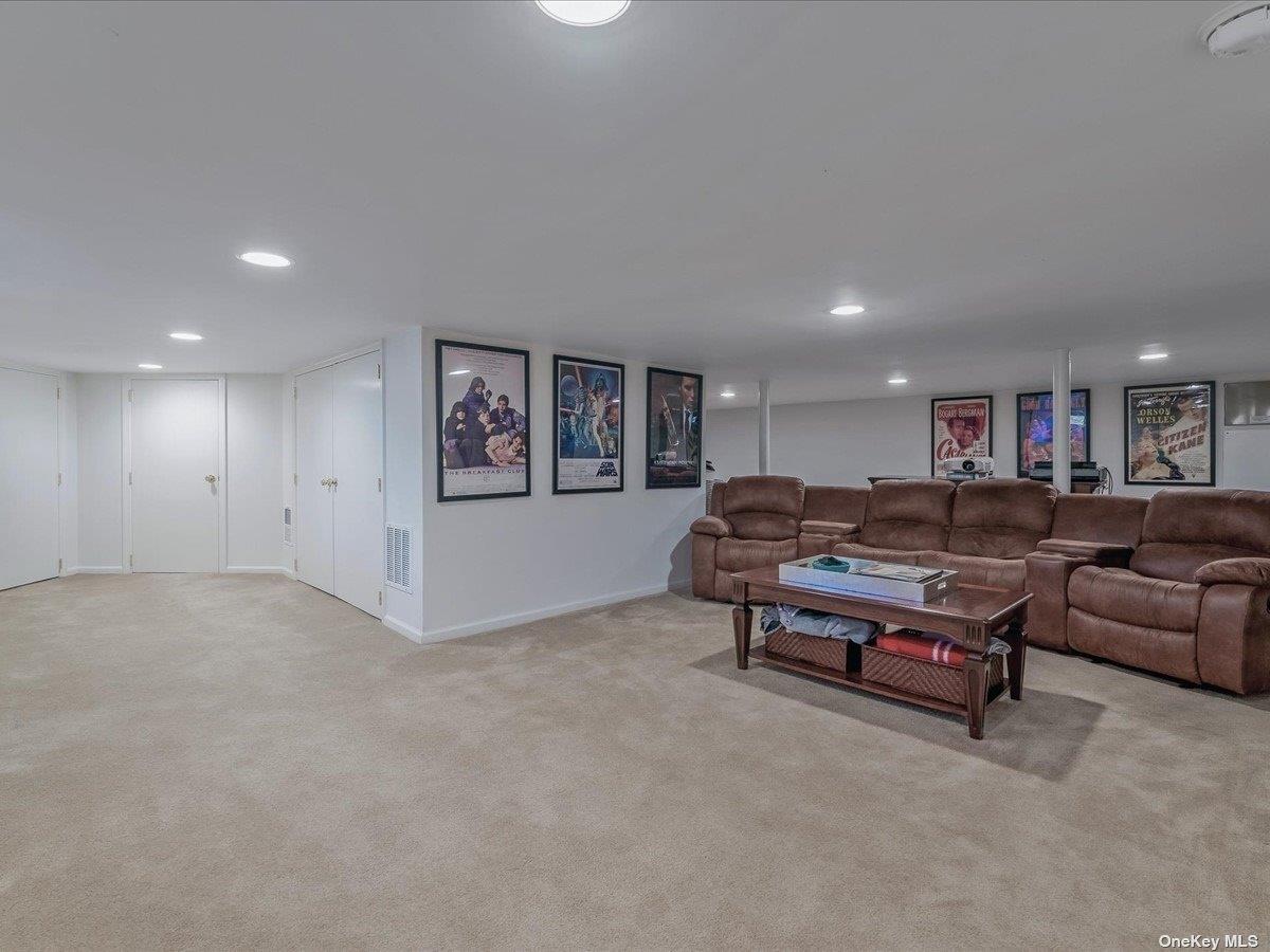 7 The Locusts, Roslyn Estates, NY 11576