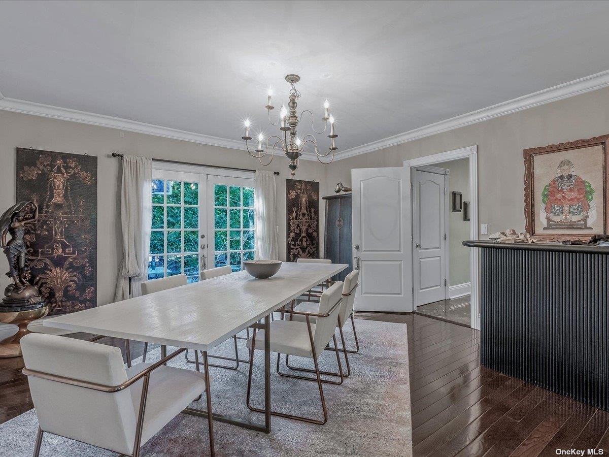 7 The Locusts, Roslyn Estates, NY 11576