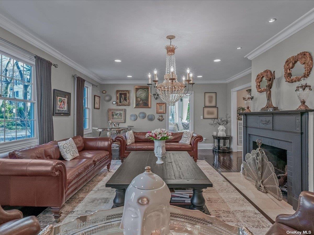 7 The Locusts, Roslyn Estates, NY 11576
