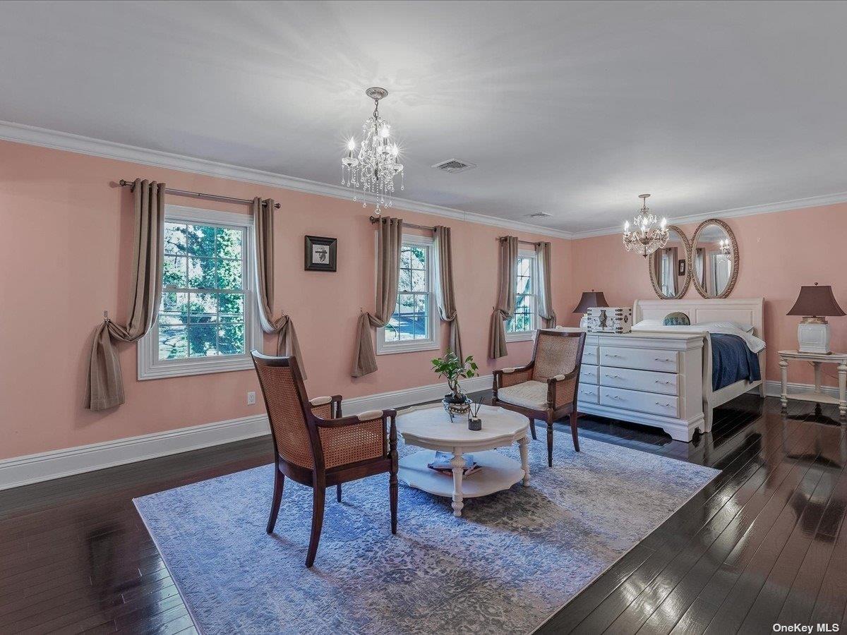 7 The Locusts, Roslyn Estates, NY 11576