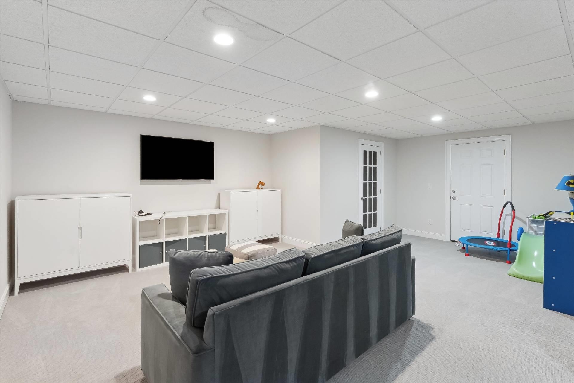 50 Old Meeting House Road, Quogue, NY 11959