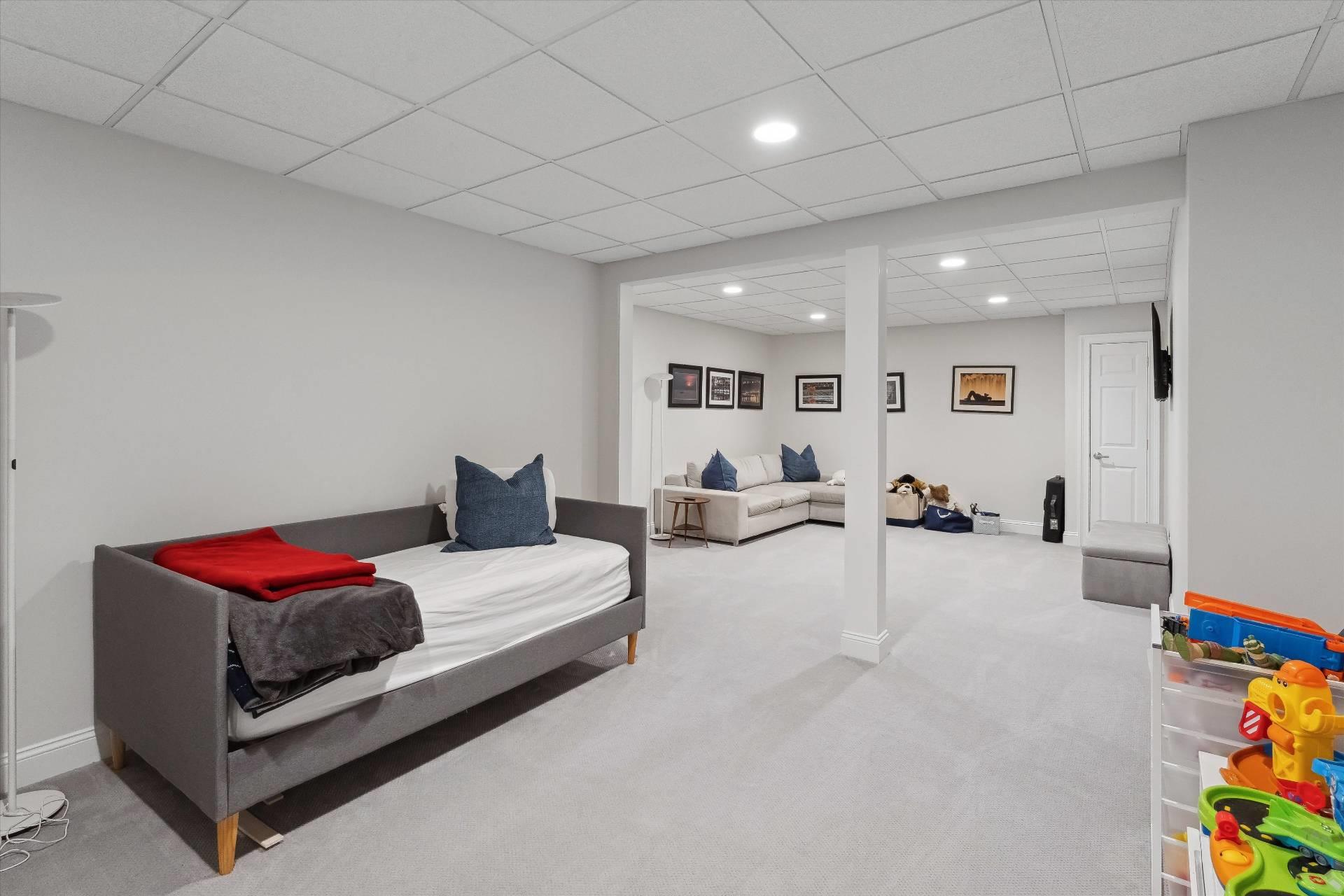 50 Old Meeting House Road, Quogue, NY 11959