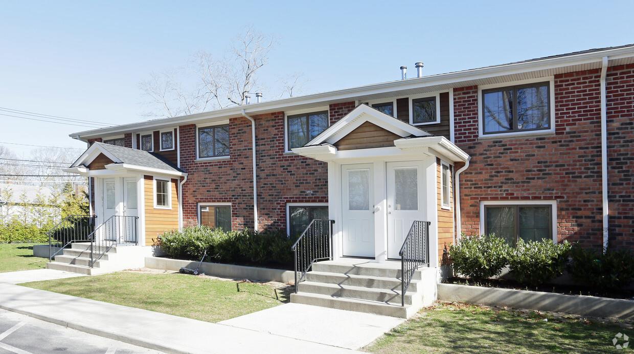 62 Oak Street, Westhampton Beach, NY 11978