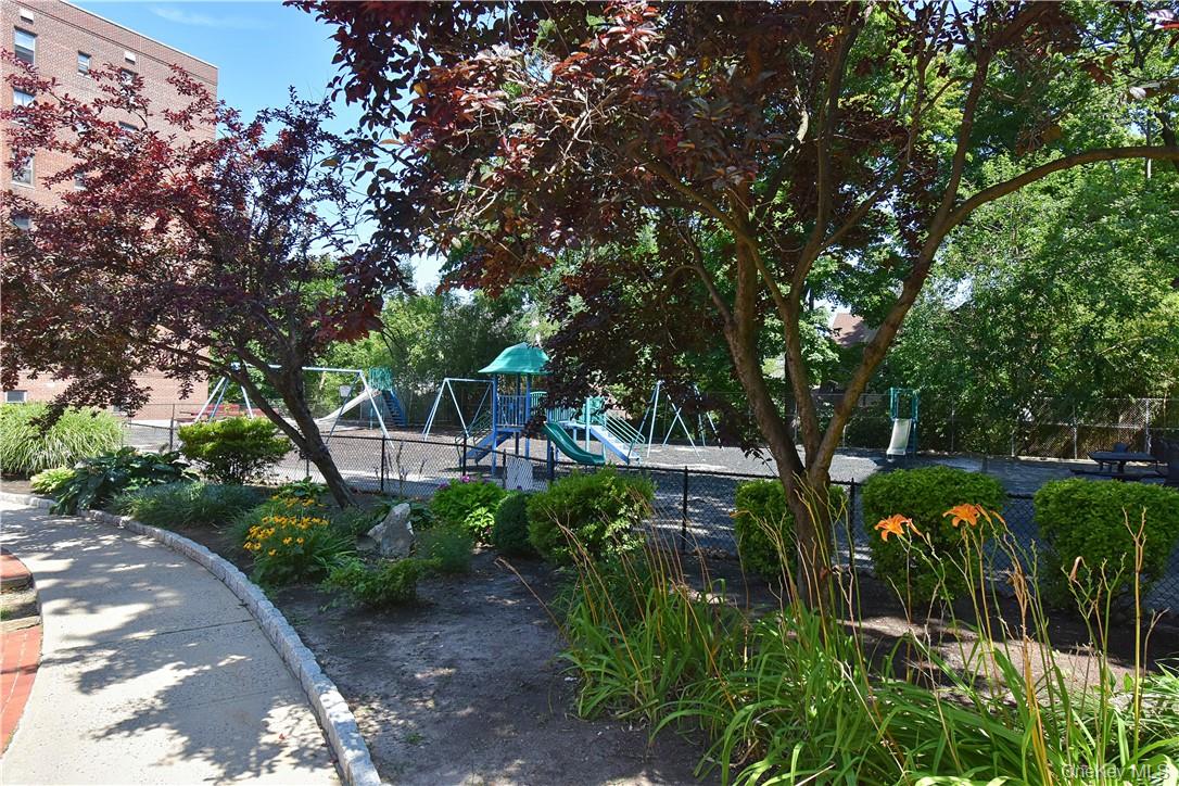 2 Fisher Drive # 310, Mount Vernon, NY 10552