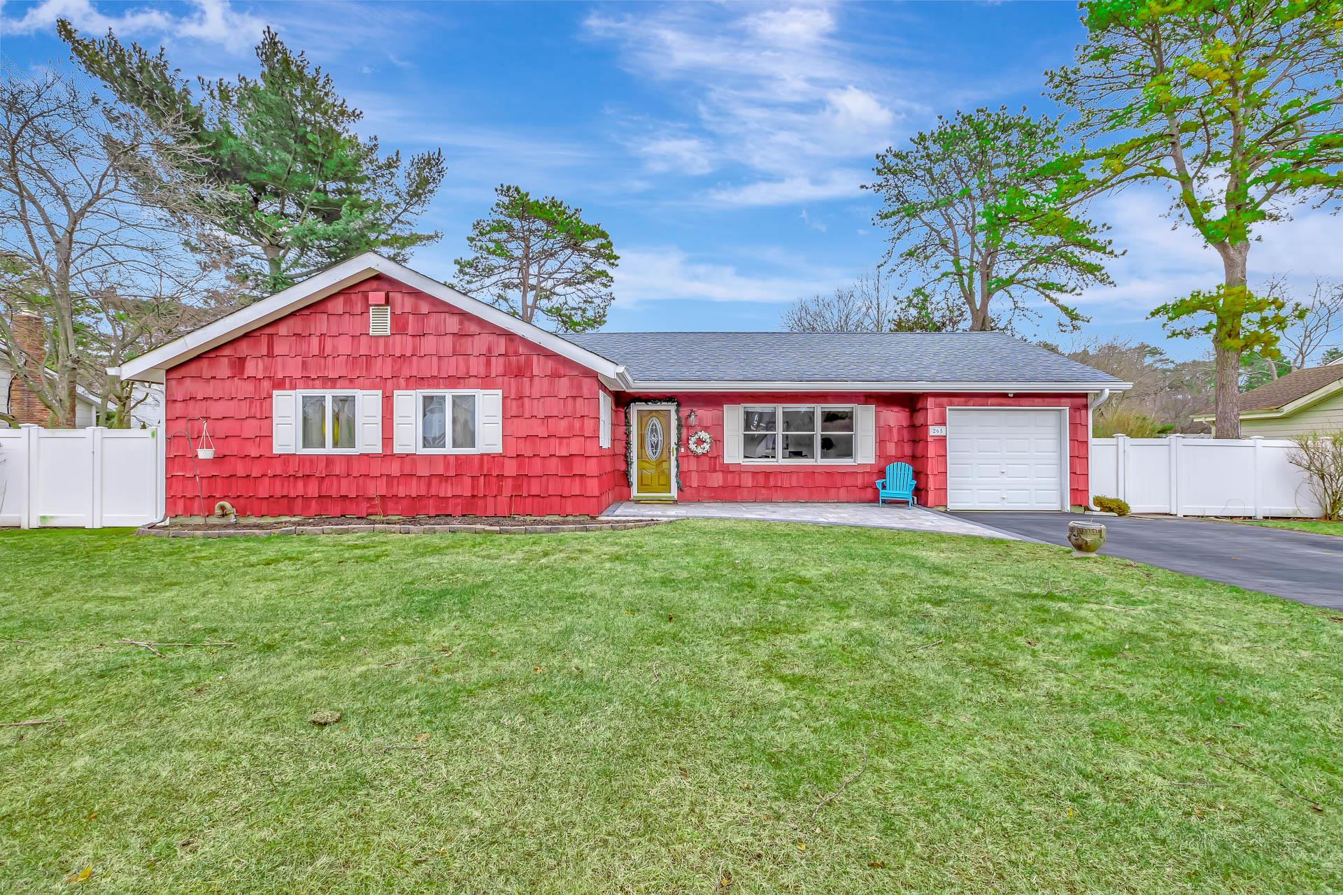 265 Bridgeport Avenue, Medford, NY 11763