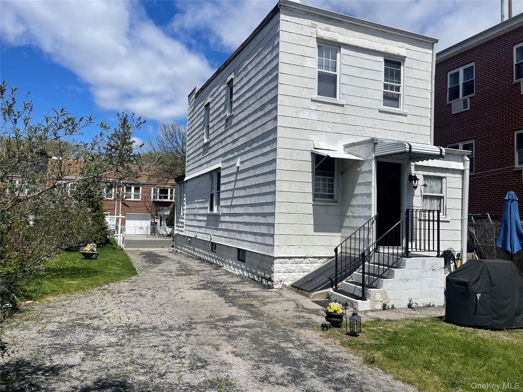 5844 78th Avenue, Glendale, NY 11385