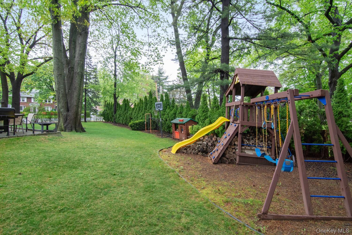 6 Hazen Street, Pelham, NY 10803