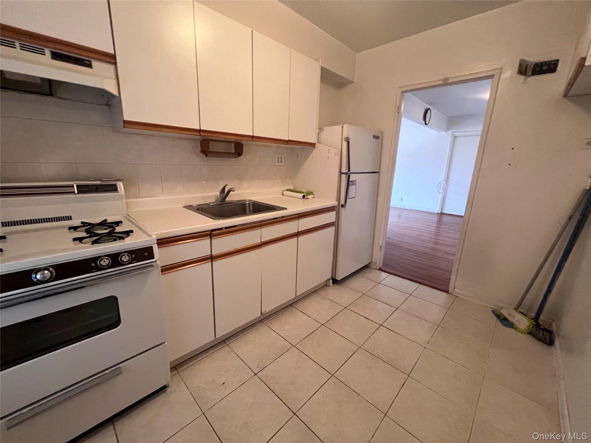 2090 Barnes Avenue # 2H, Bronx, NY 10462