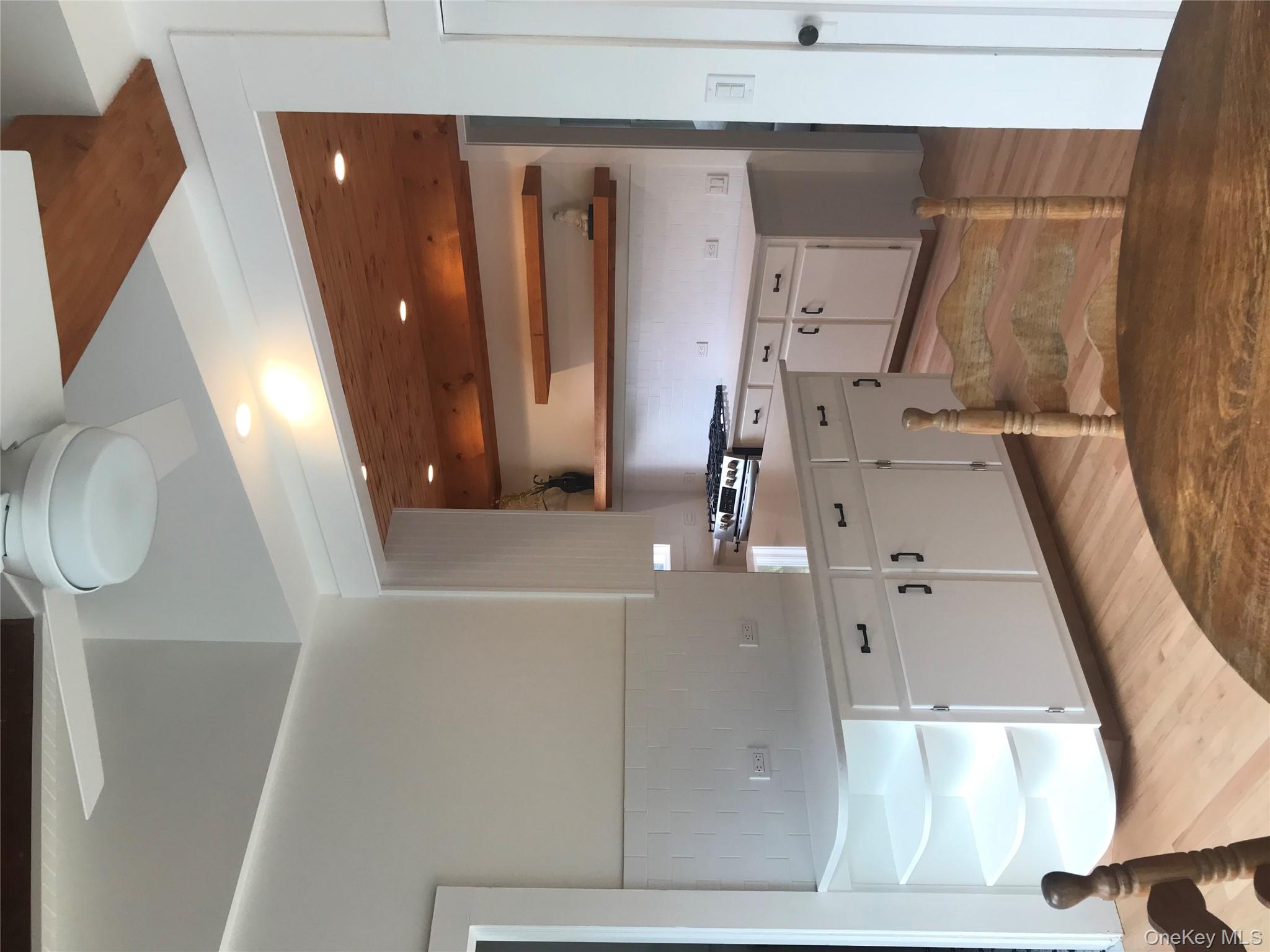 33 Dune Way, Seaview, NY 11770