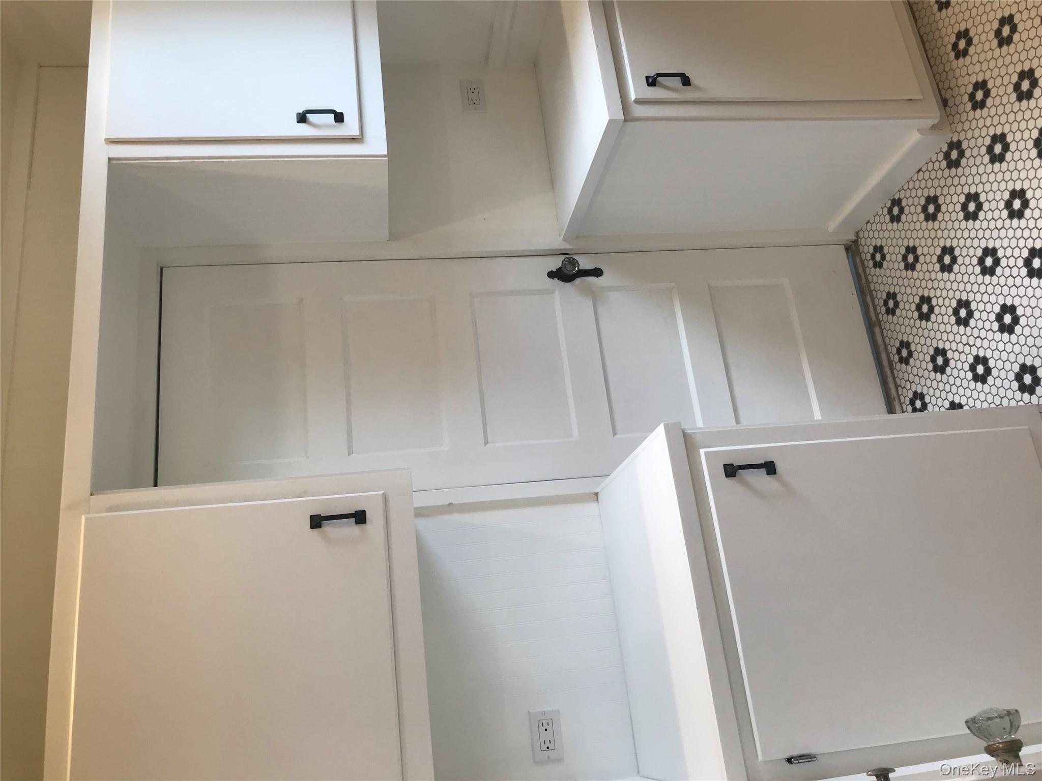 33 Dune Way, Seaview, NY 11770