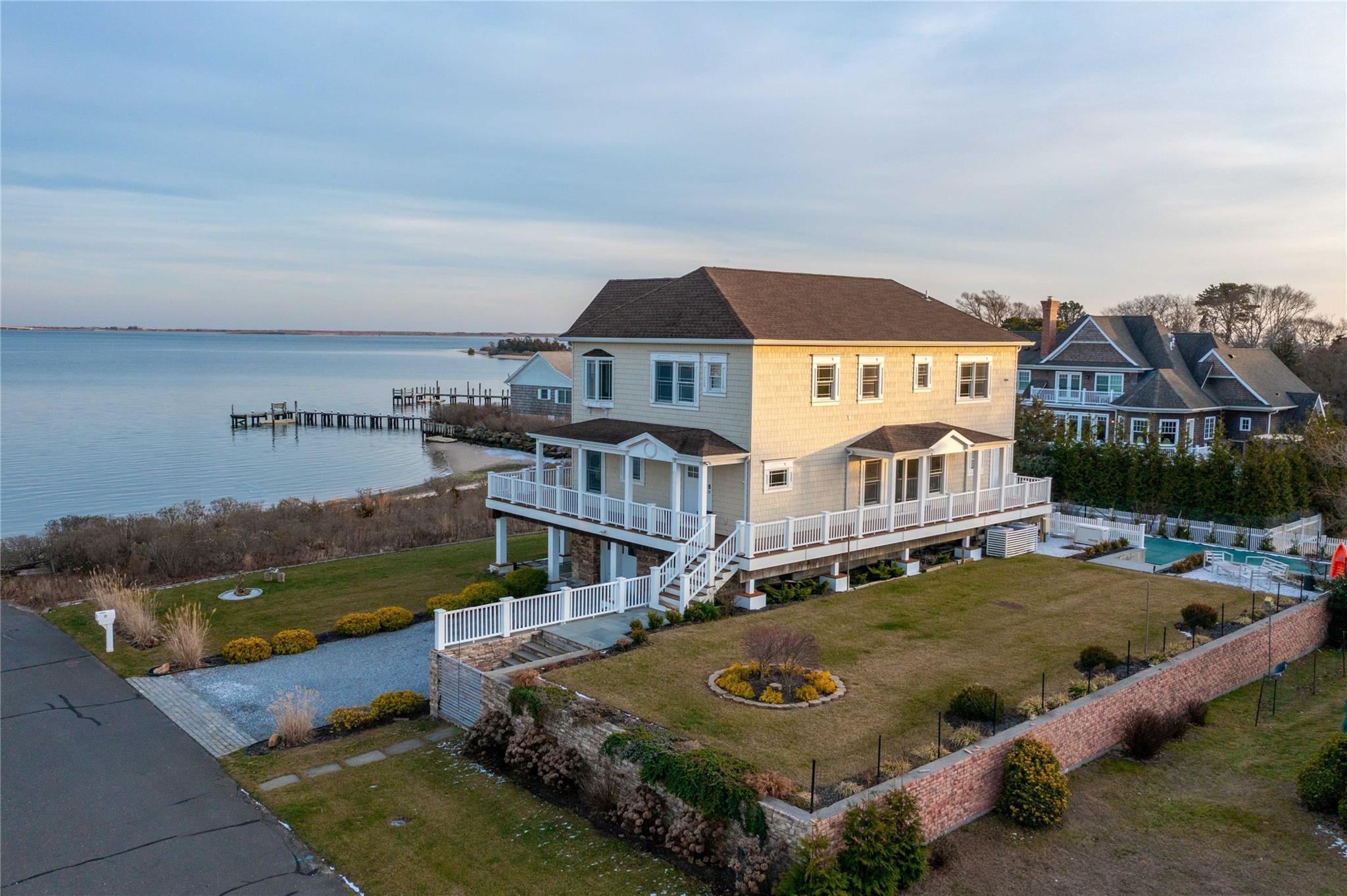 20 Ludlow Lane, Hampton Bays, NY 11946