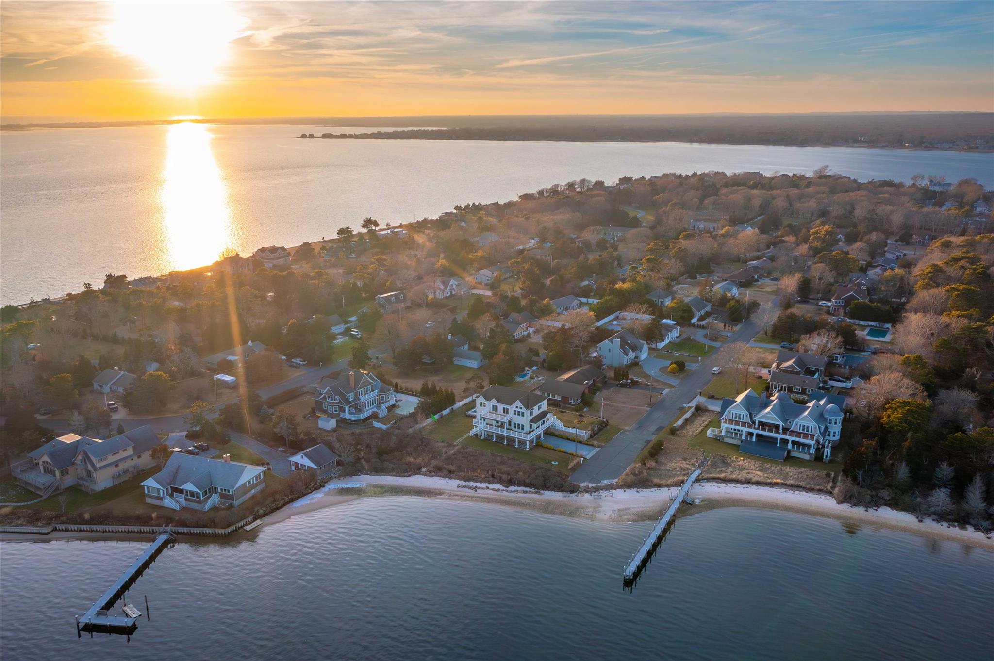 20 Ludlow Lane, Hampton Bays, NY 11946