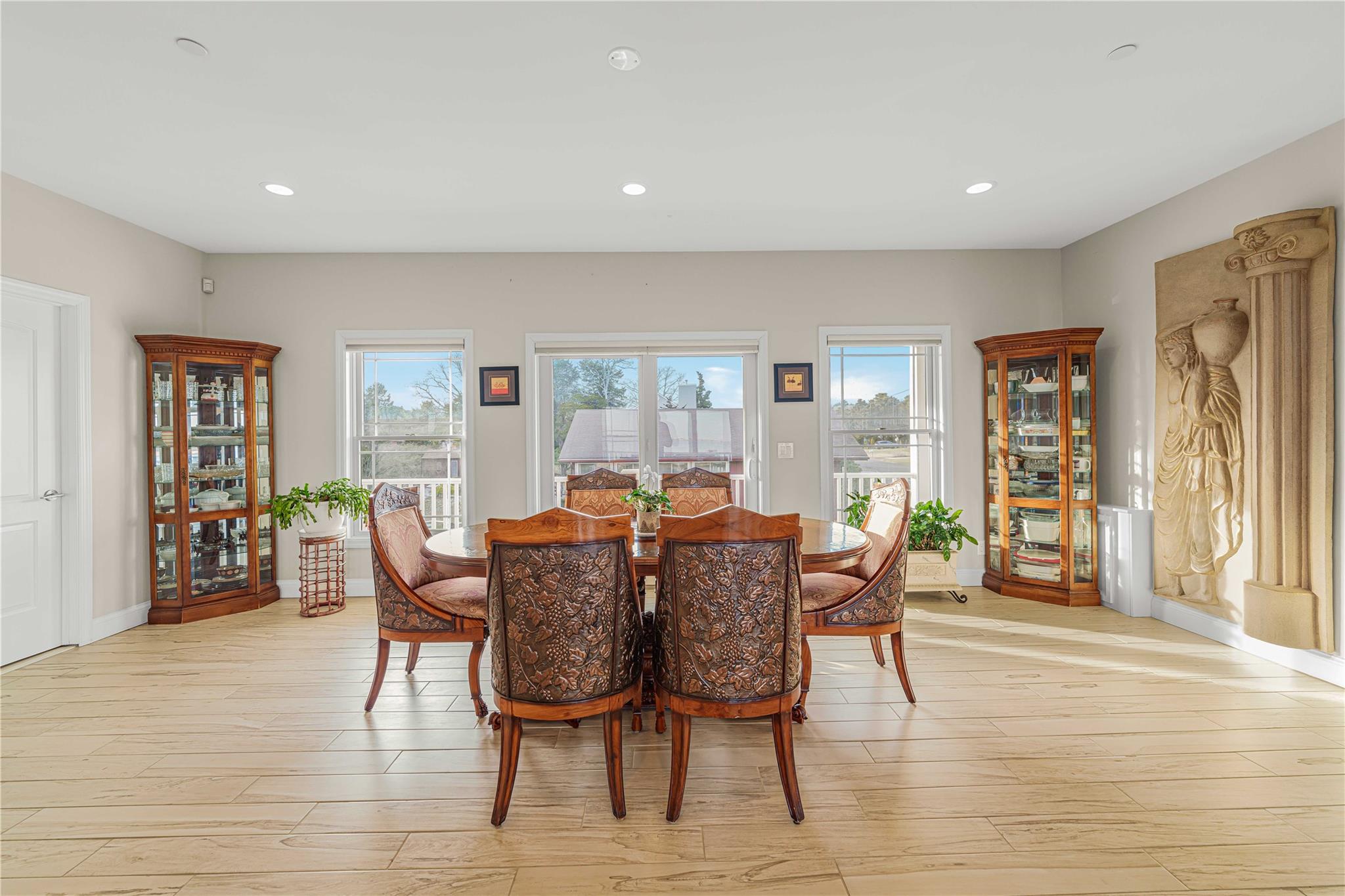 20 Ludlow Lane, Hampton Bays, NY 11946