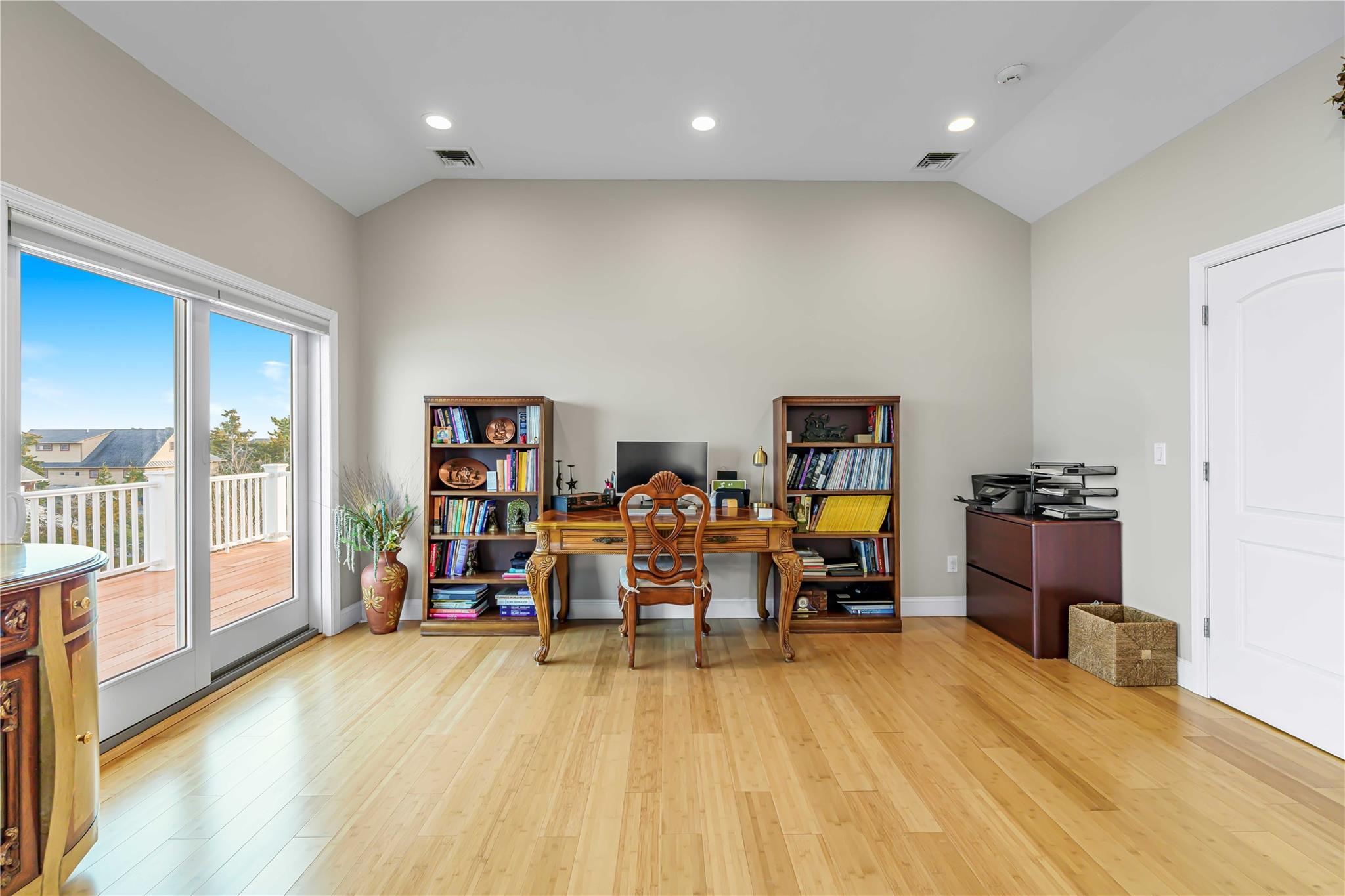 20 Ludlow Lane, Hampton Bays, NY 11946