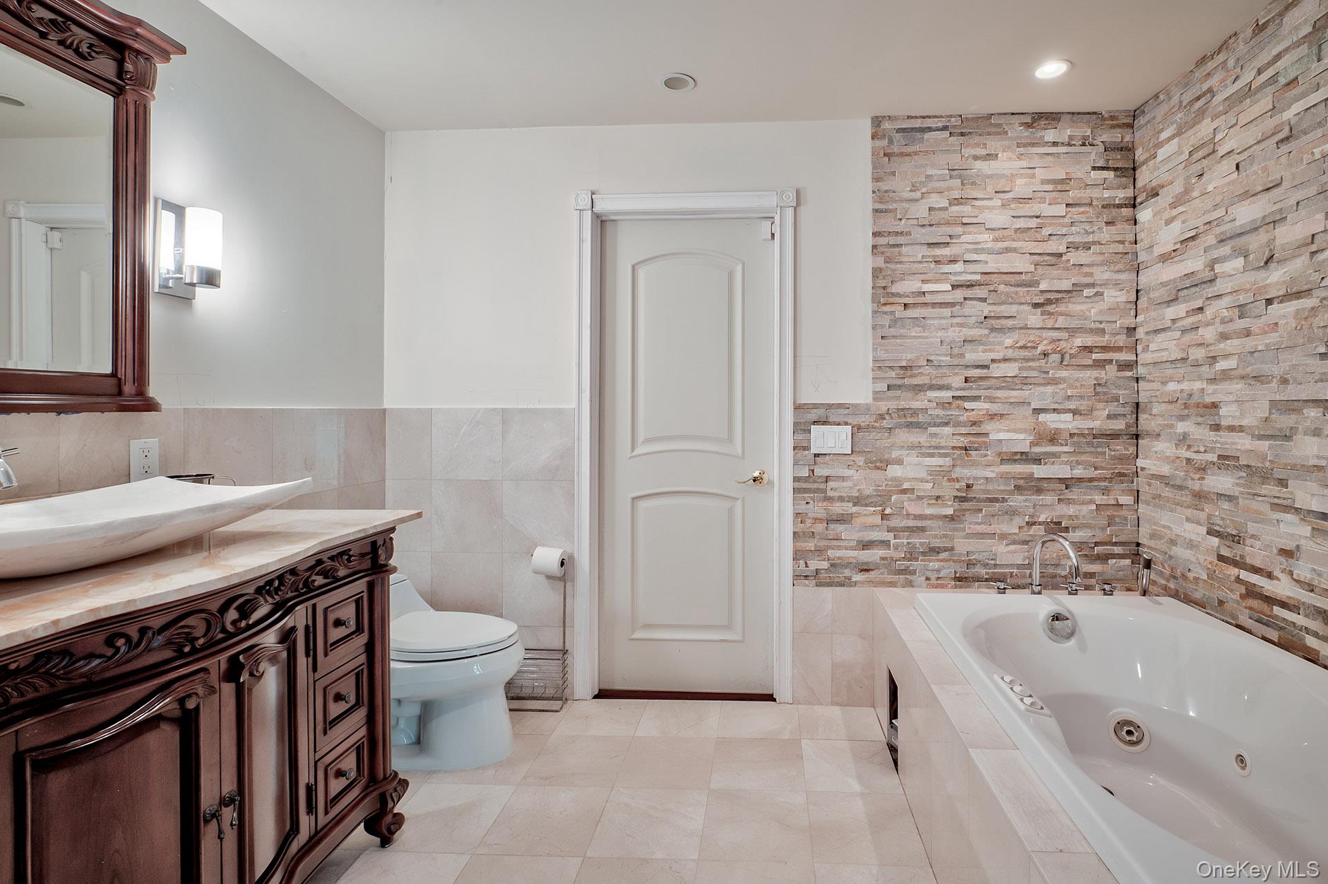 262 Harbor Acres Road, Port Washington, NY 11050