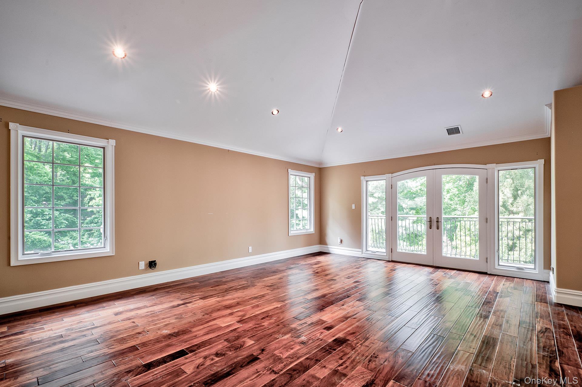 262 Harbor Acres Road, Port Washington, NY 11050