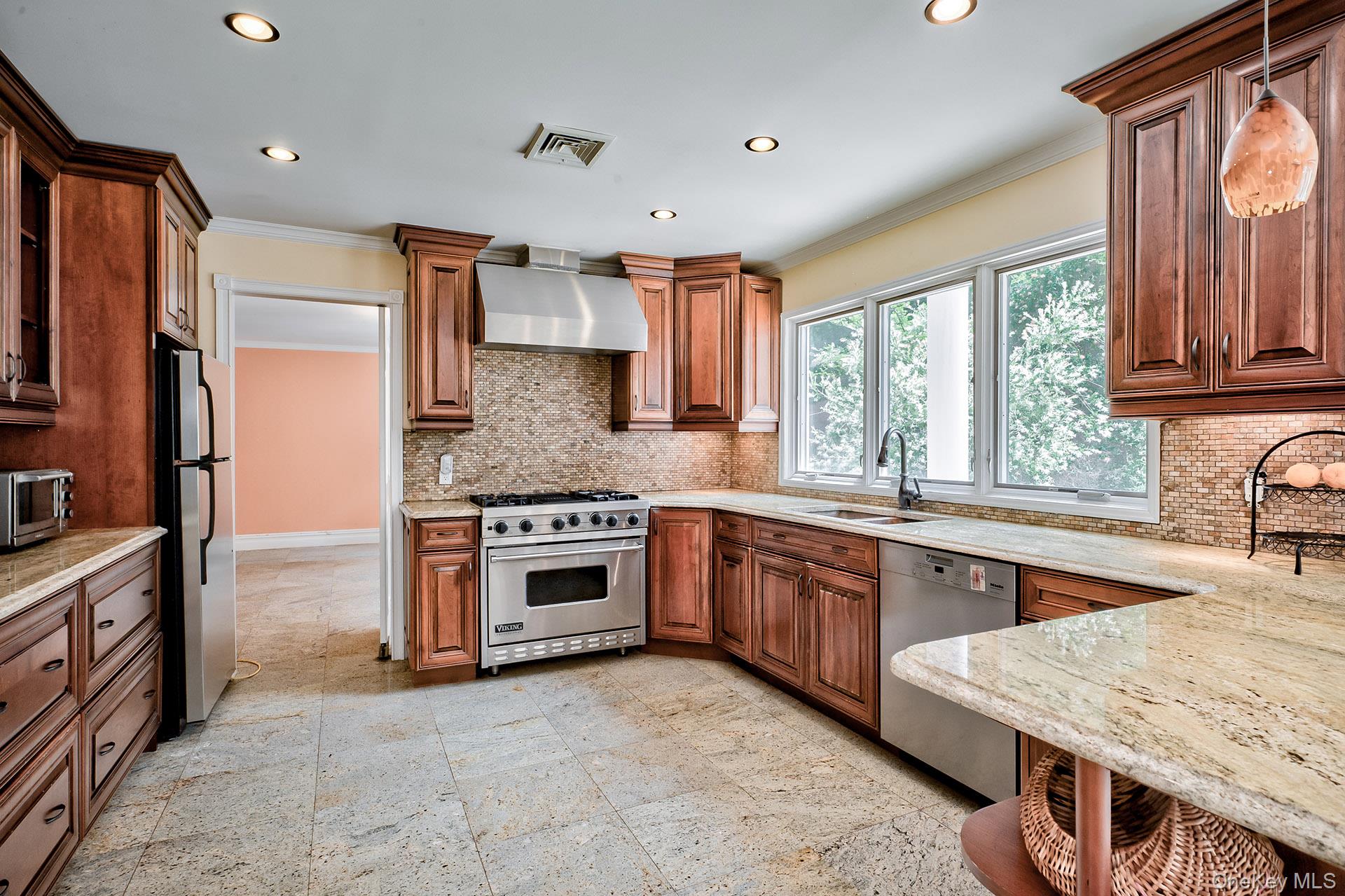 262 Harbor Acres Road, Port Washington, NY 11050