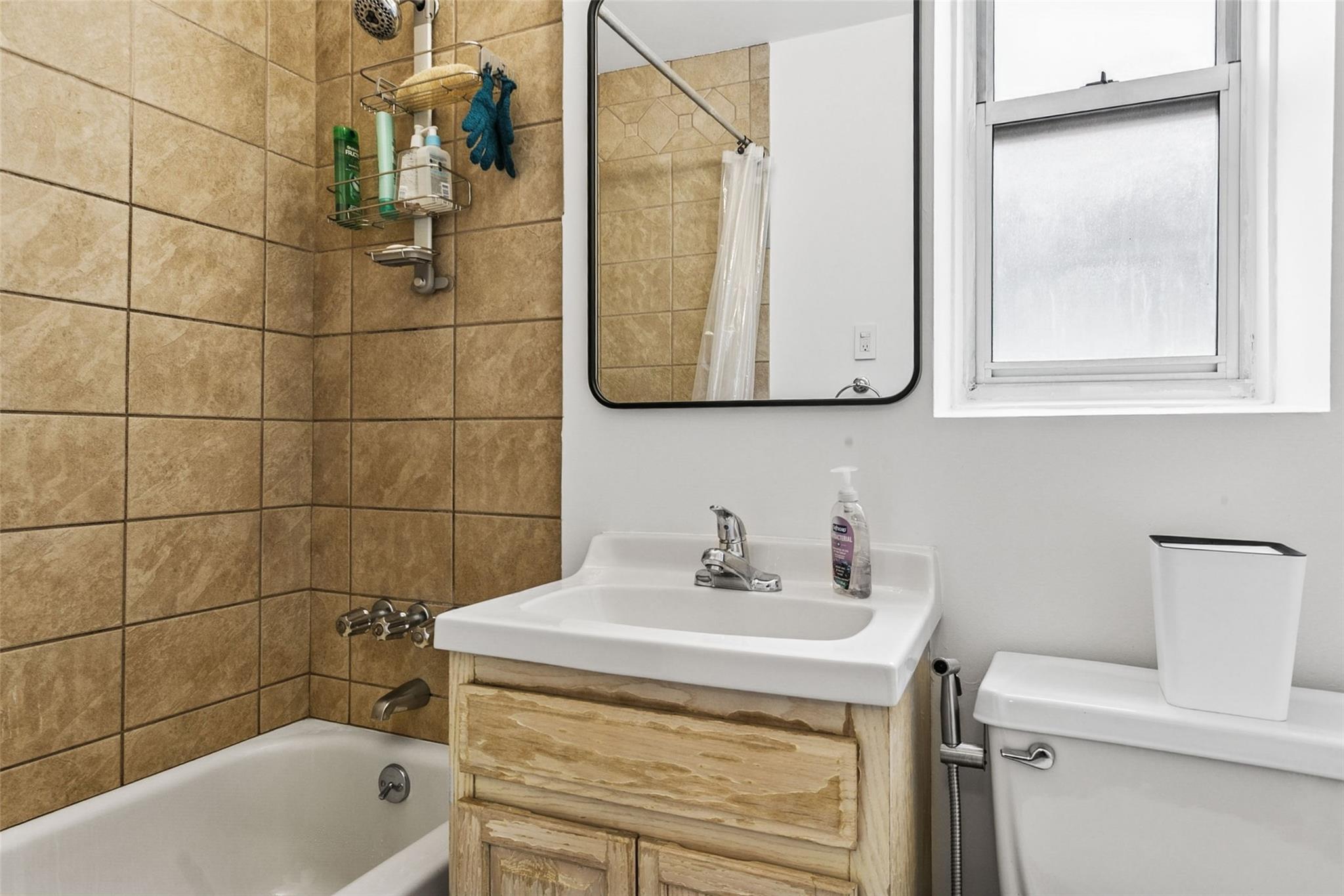 180 Van Cortlandt Park S # 6J, Bronx, NY 10463