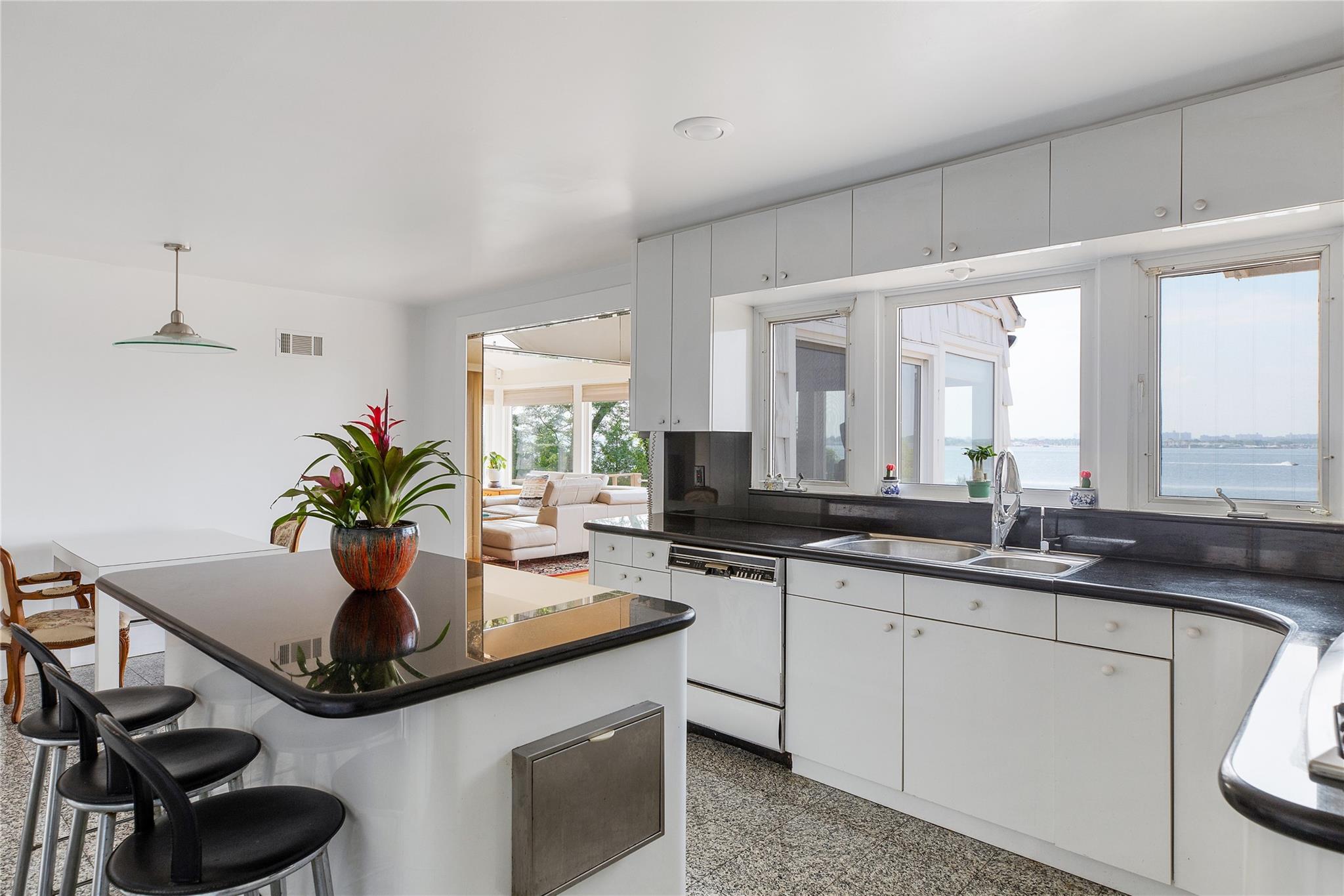 24 Cricket Lane, Great Neck, NY 11024