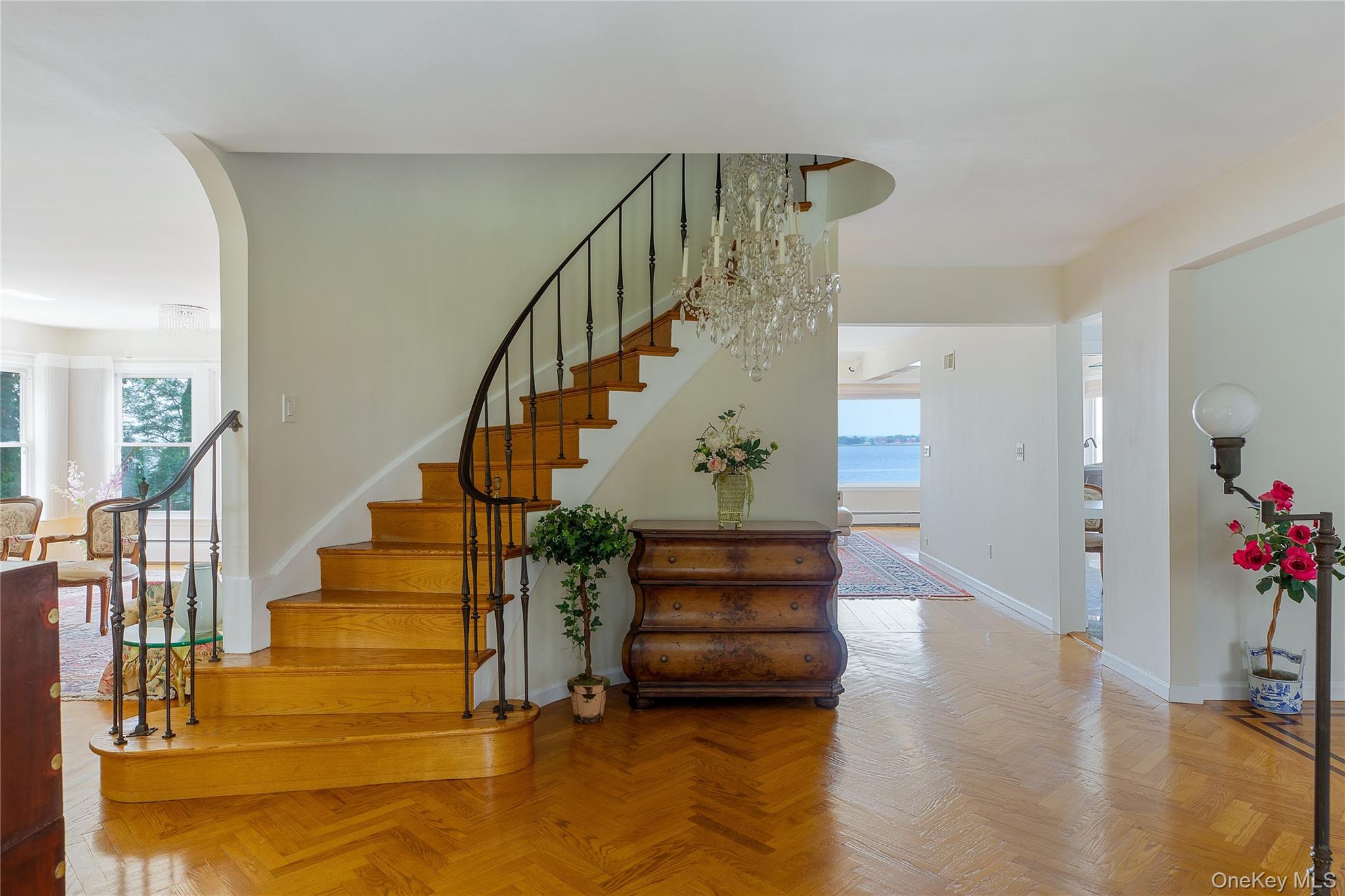 24 Cricket Lane, Great Neck, NY 11024