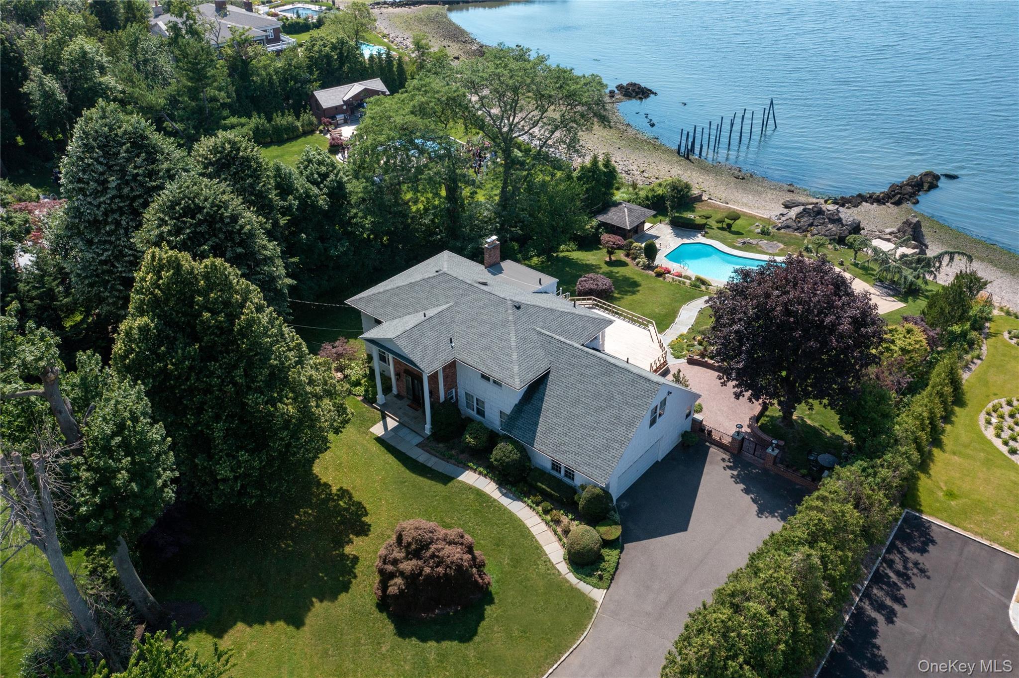 24 Cricket Lane, Great Neck, NY 11024