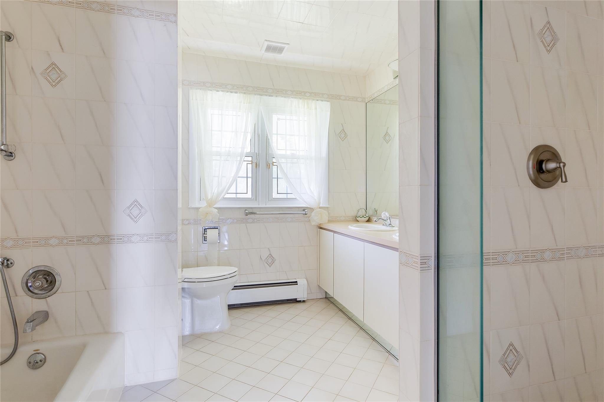 24 Cricket Lane, Great Neck, NY 11024