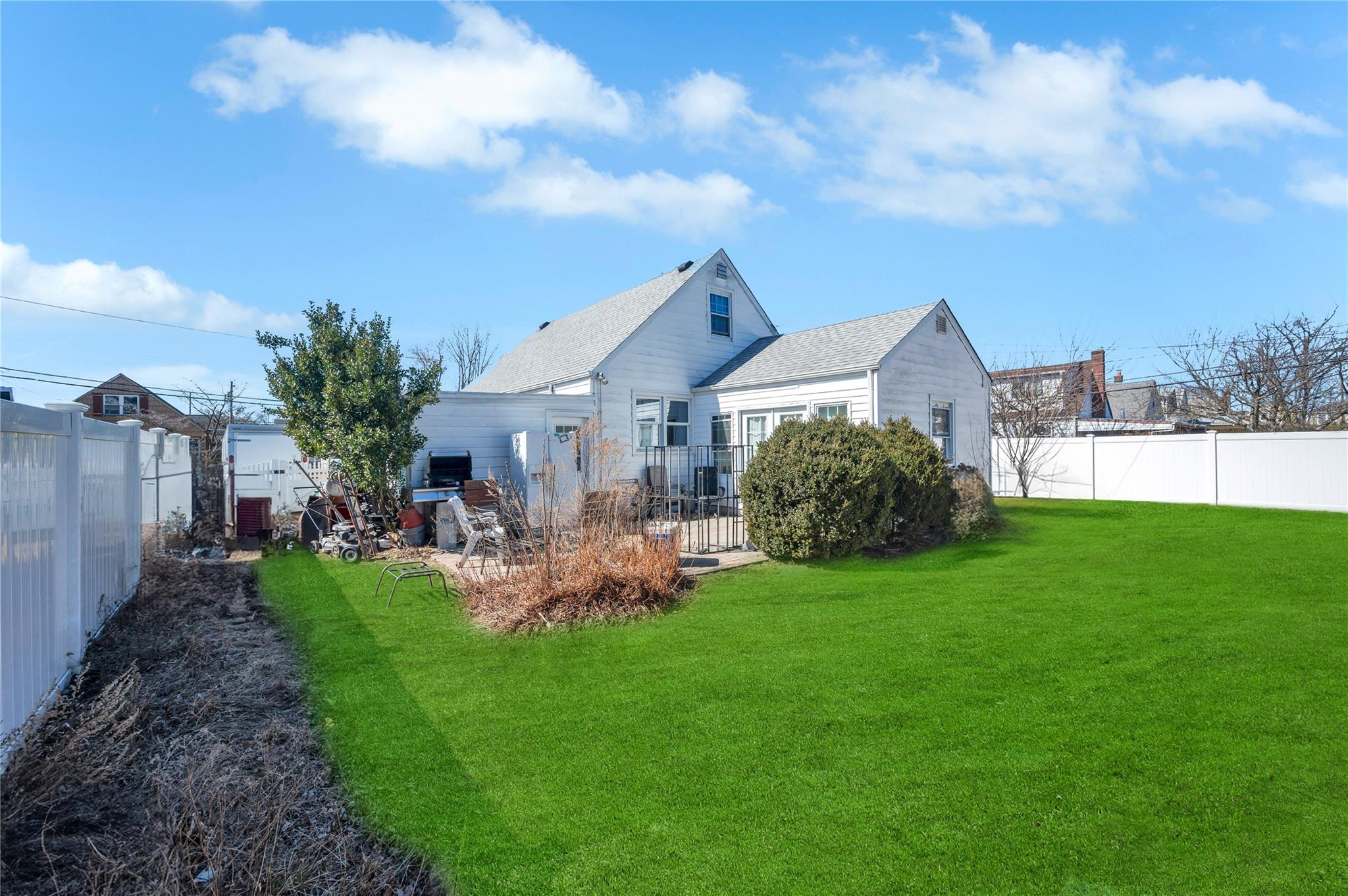 12 Schiller Street, Hicksville, NY 11801