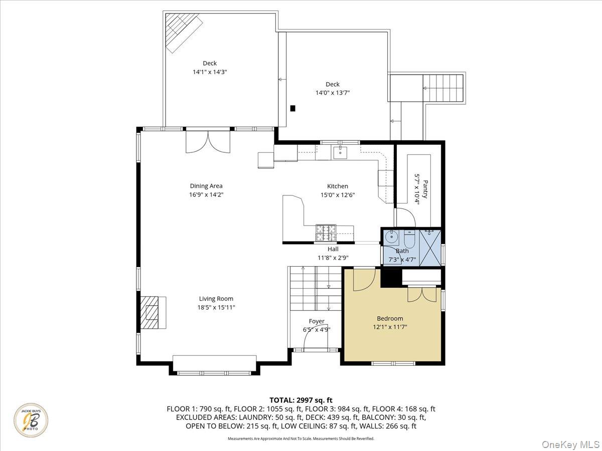 35 Jackson Avenue W, Babylon, NY 11702