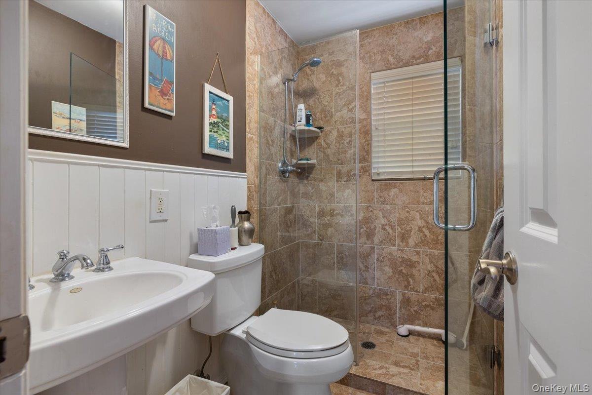 35 Jackson Avenue W, Babylon, NY 11702