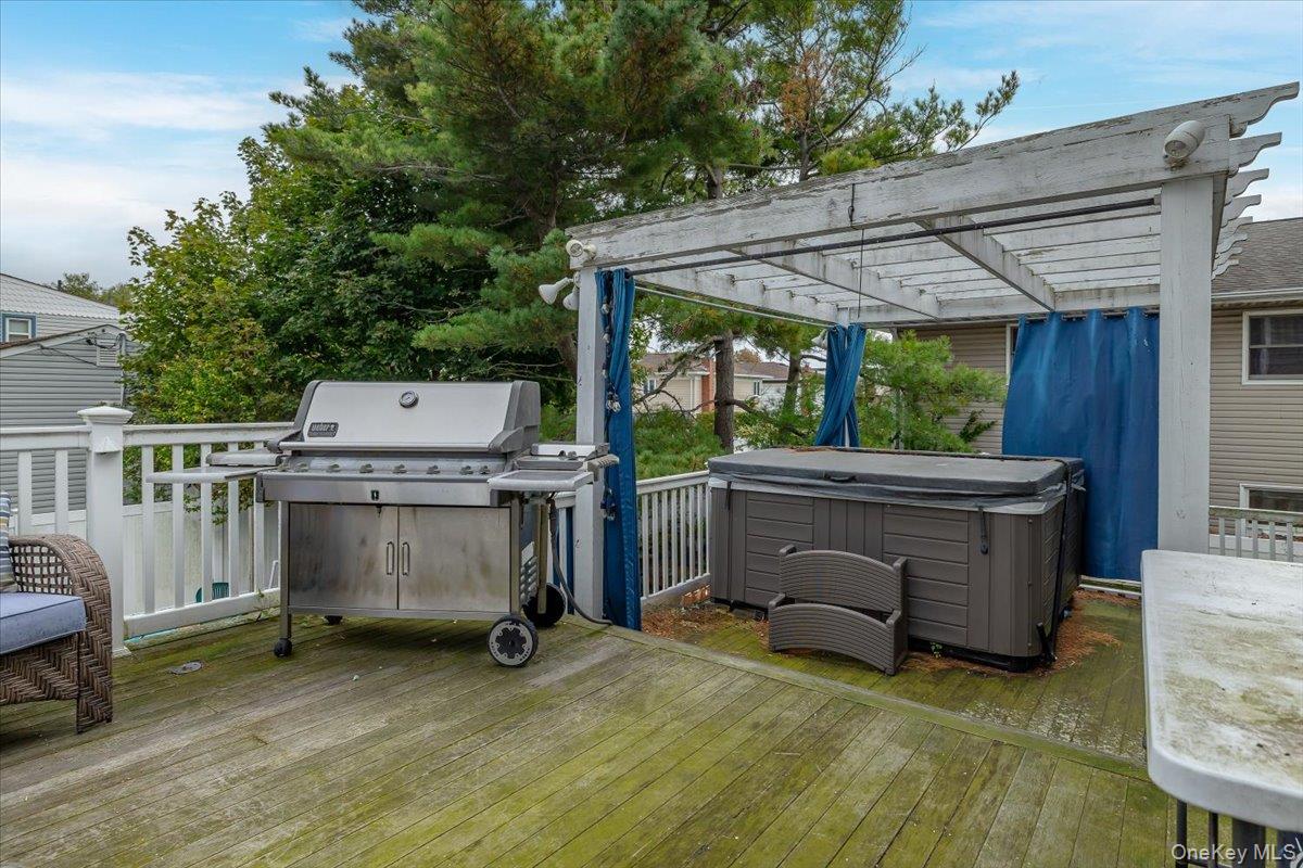 35 Jackson Avenue W, Babylon, NY 11702