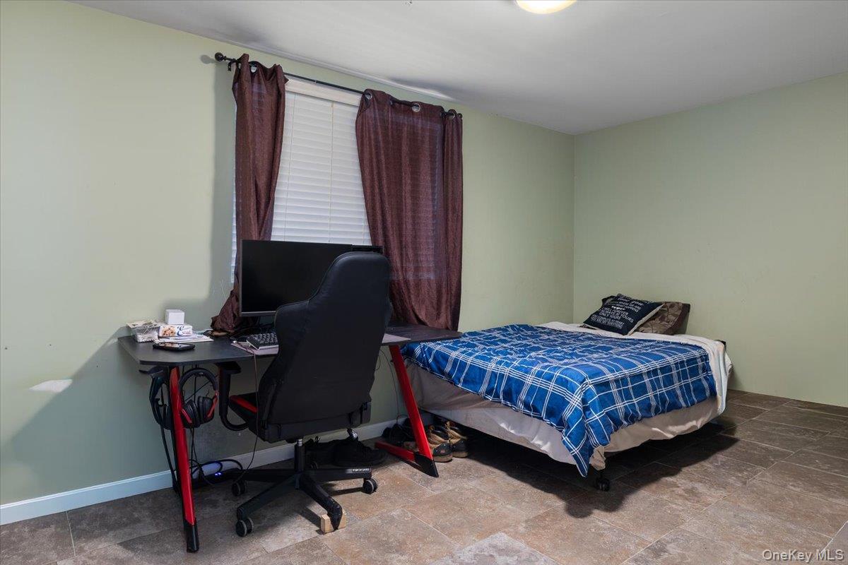 35 Jackson Avenue W, Babylon, NY 11702