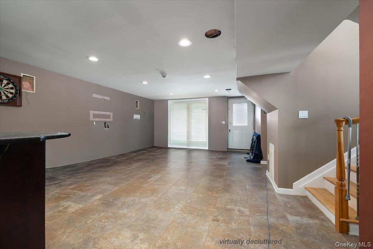 35 Jackson Avenue W, Babylon, NY 11702